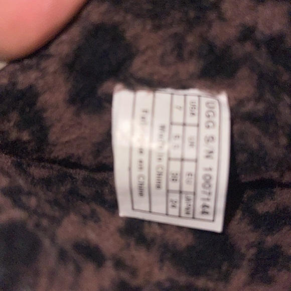 Dark brown UGGs size 7 - Picture 6 of 6